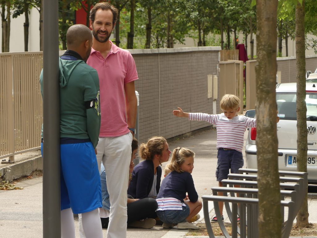 Bâtir avec les grands jeunes