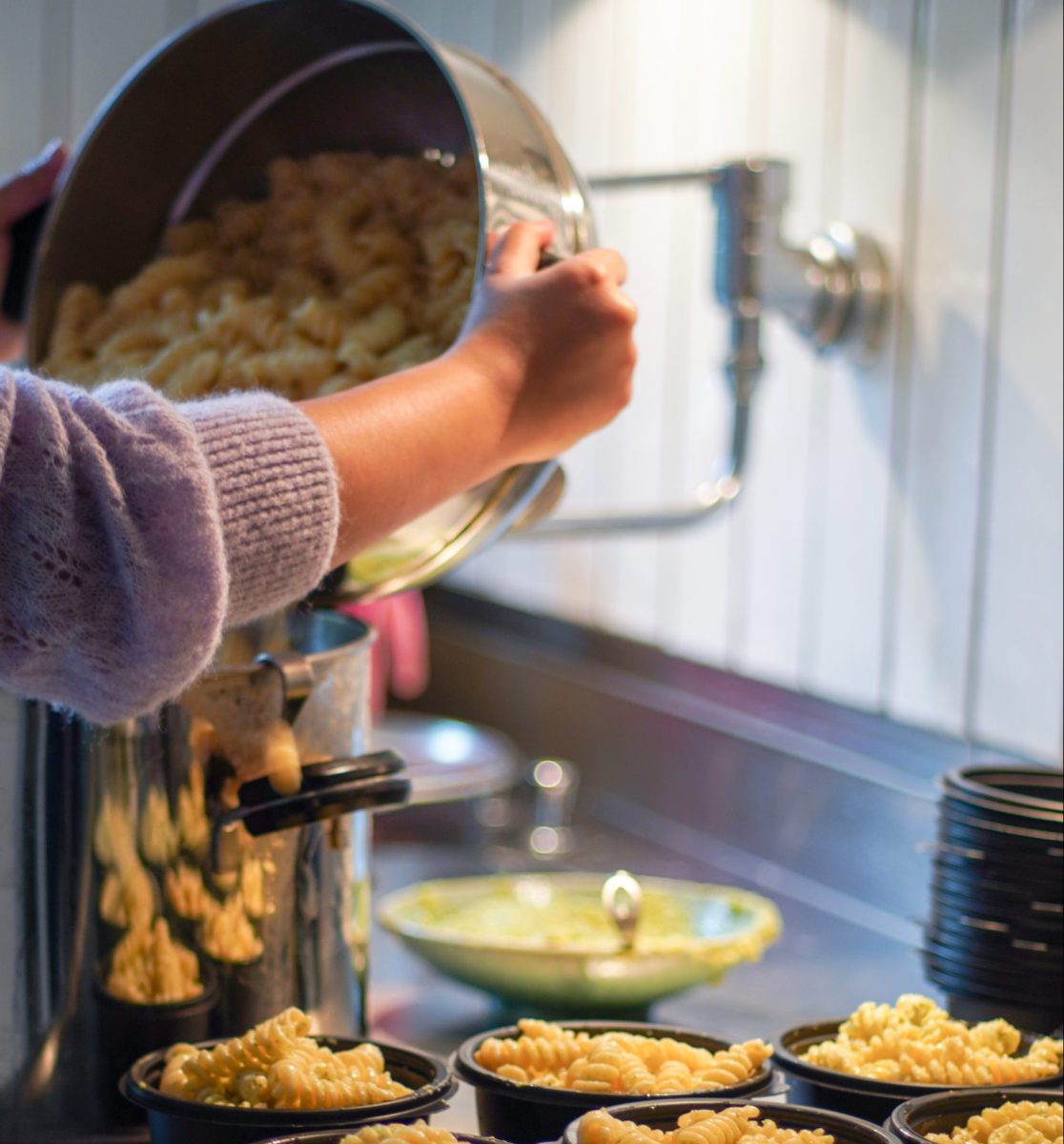 “Changer le monde avec des marmites”, Les Ravitailleurs contre la précarité alimentaire